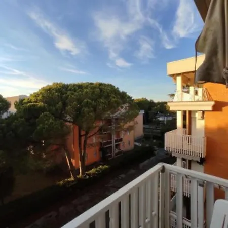 Bright Sea Front With Balcony Μπιμπιόνε