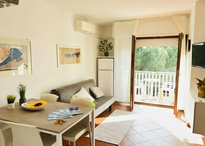 Bright Sea Front With Balcony Lejlighed