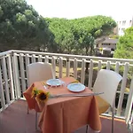 Bright Sea Front With Balcony Lägenhet *