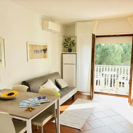 Bright Sea Front With Balcony Apartman