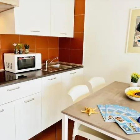 Apartman Bright Sea Front With Balcony