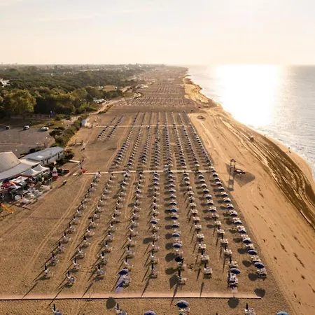 Apartman Bright Sea Front With Balcony *