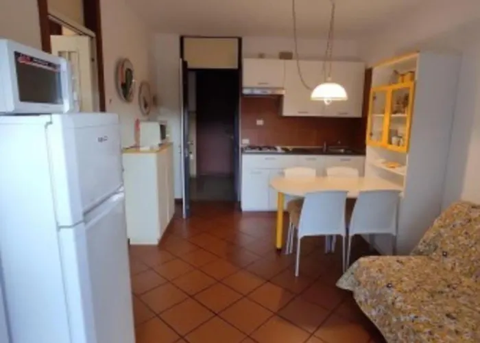 Bright Sea Front With Balcony Apartman